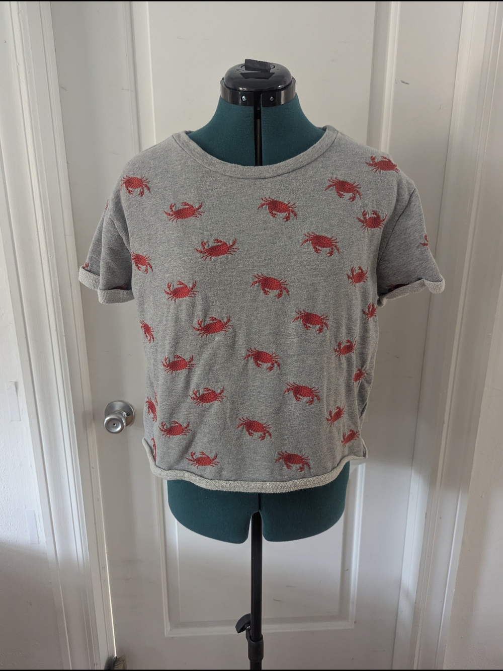 Maeve Gray Crop Top with Red Crab Print